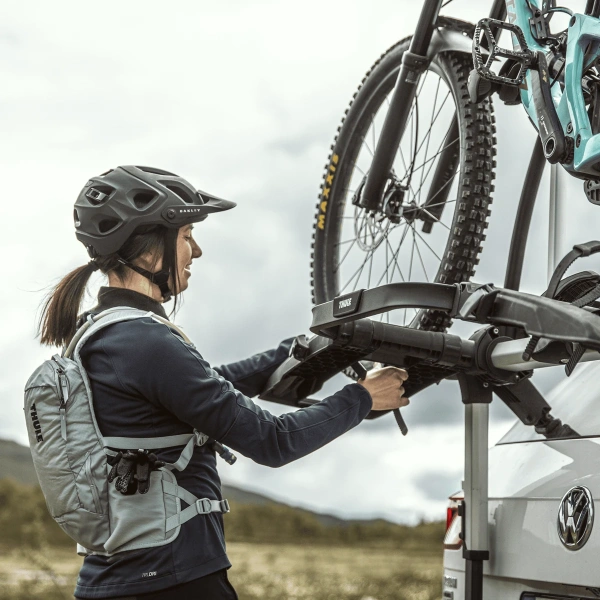 Велобагажники на заднюю дверь Крепление на заднюю дверь Thule OutWay 2B Platform для 2-х велосипедов 993 THULE Крепление на заднюю дверь Thule OutWay 2B Platform для 2-х велосипедов 993 THULE