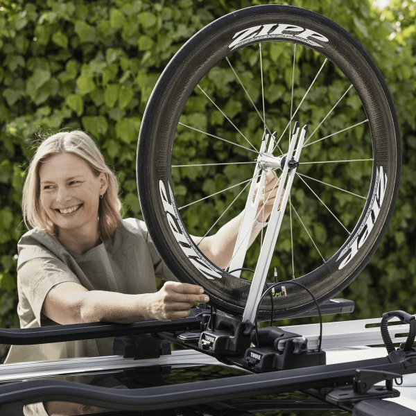 Велобагажники на крышу Thule Front Wheel Holder Велобагажник для крыши с держателем переднего колеса алюминий THULE Thule Front Wheel Holder Велобагажник для крыши с держателем переднего колеса алюминий THULE