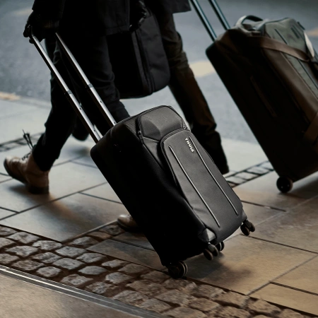 Чемодан с вращающимися колесами для ручной клади Thule Crossover 2 Expandable Carry-on Spinner, 35L Чемодан с вращающимися колесами для ручной клади Thule Crossover 2 Expandable Carry-on Spinner, 35L