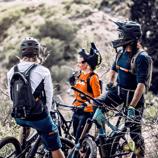 Рюкзаки Велорюкзак с гидратором Thule Rail Bike Hydration Pro, 12L, Obsidian THULE Велорюкзак с гидратором Thule Rail Bike Hydration Pro, 12L, Obsidian THULE
