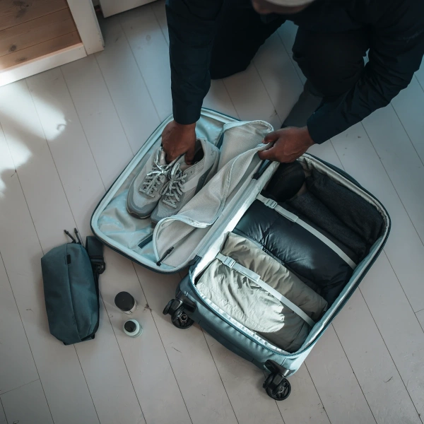 Чемоданы Чемодан на колесах Thule Aion Carry on Spinner, 35L, Dark Slate THULE Чемодан на колесах Thule Aion Carry on Spinner, 35L, Dark Slate THULE